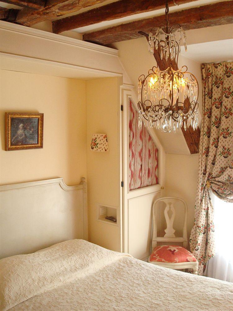 Hotel Caron De Beaumarchais Paris Dış mekan fotoğraf