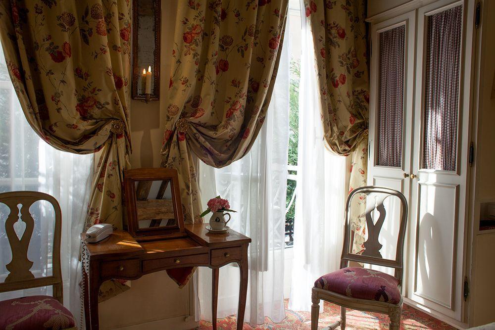 Hotel Caron De Beaumarchais Paris Dış mekan fotoğraf