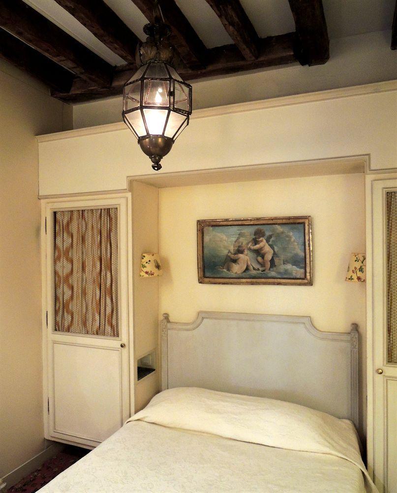 Hotel Caron De Beaumarchais Paris Dış mekan fotoğraf