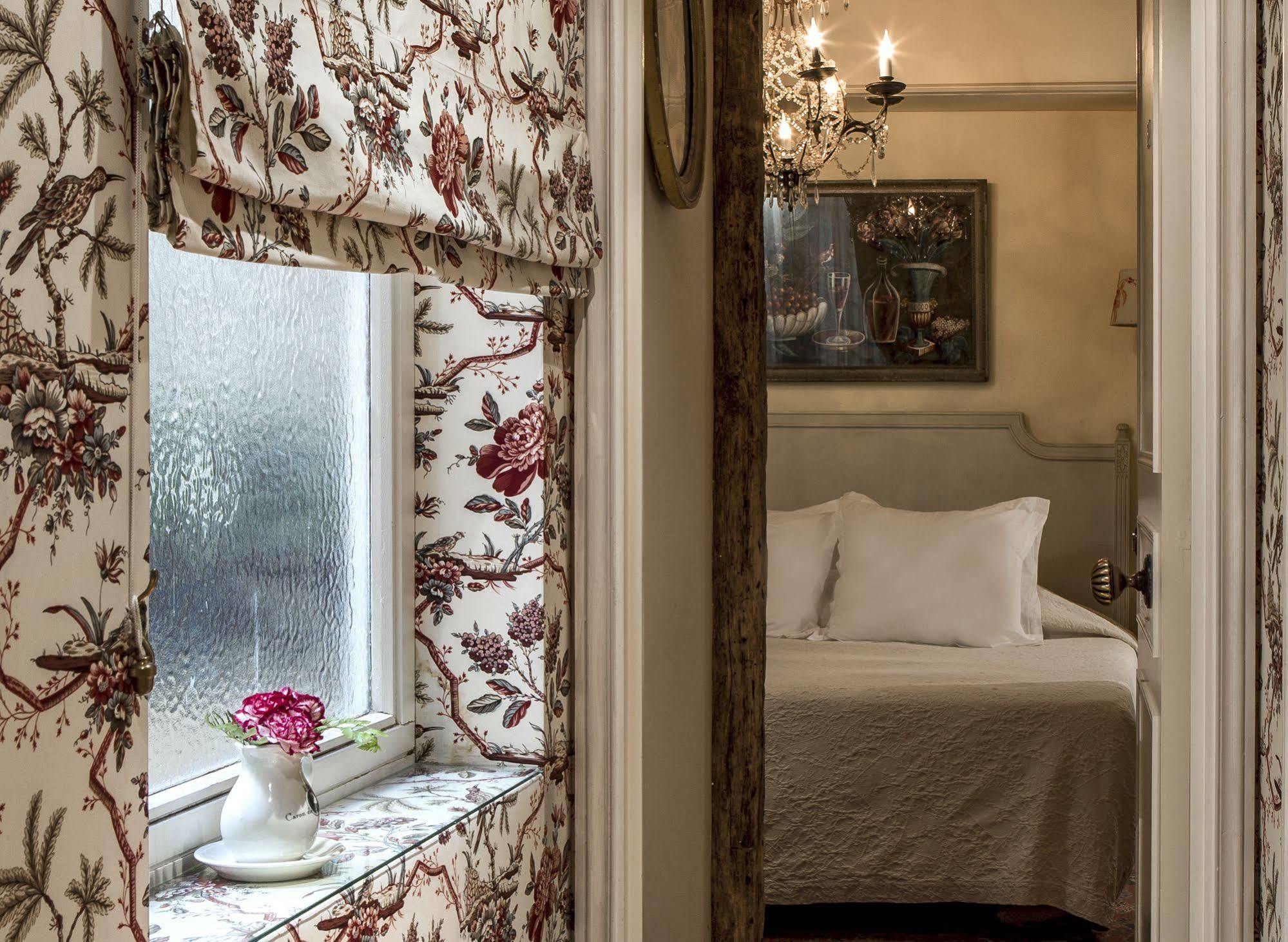 Hotel Caron De Beaumarchais Paris Dış mekan fotoğraf