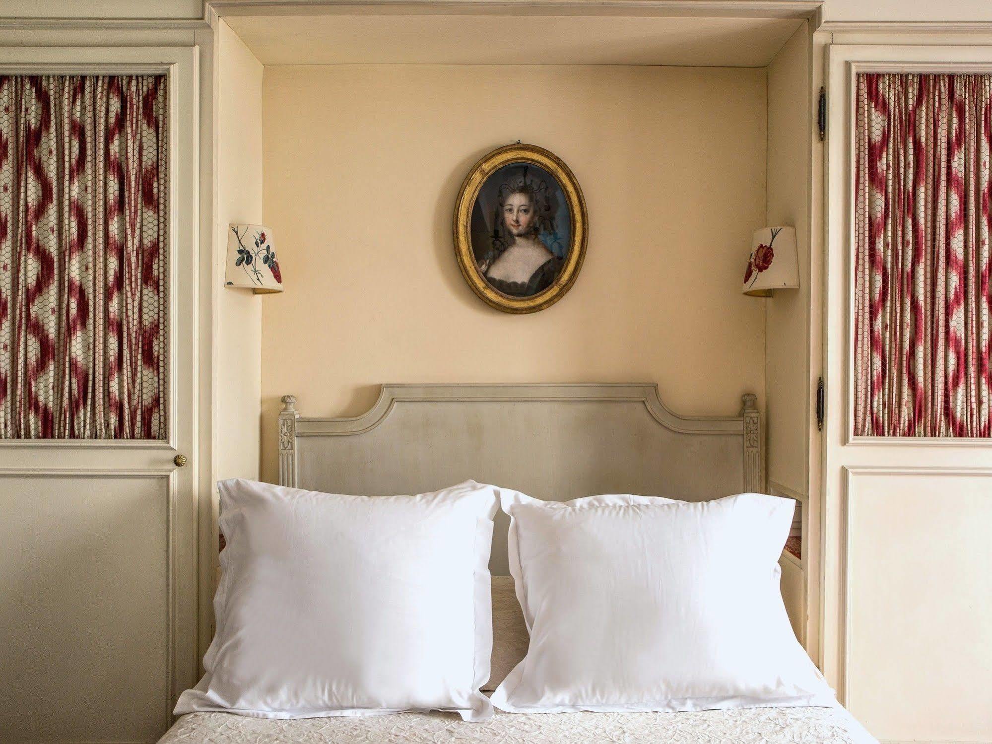 Hotel Caron De Beaumarchais Paris Dış mekan fotoğraf