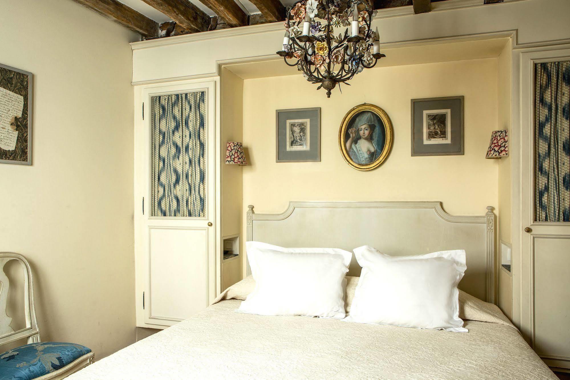 Hotel Caron De Beaumarchais Paris Dış mekan fotoğraf