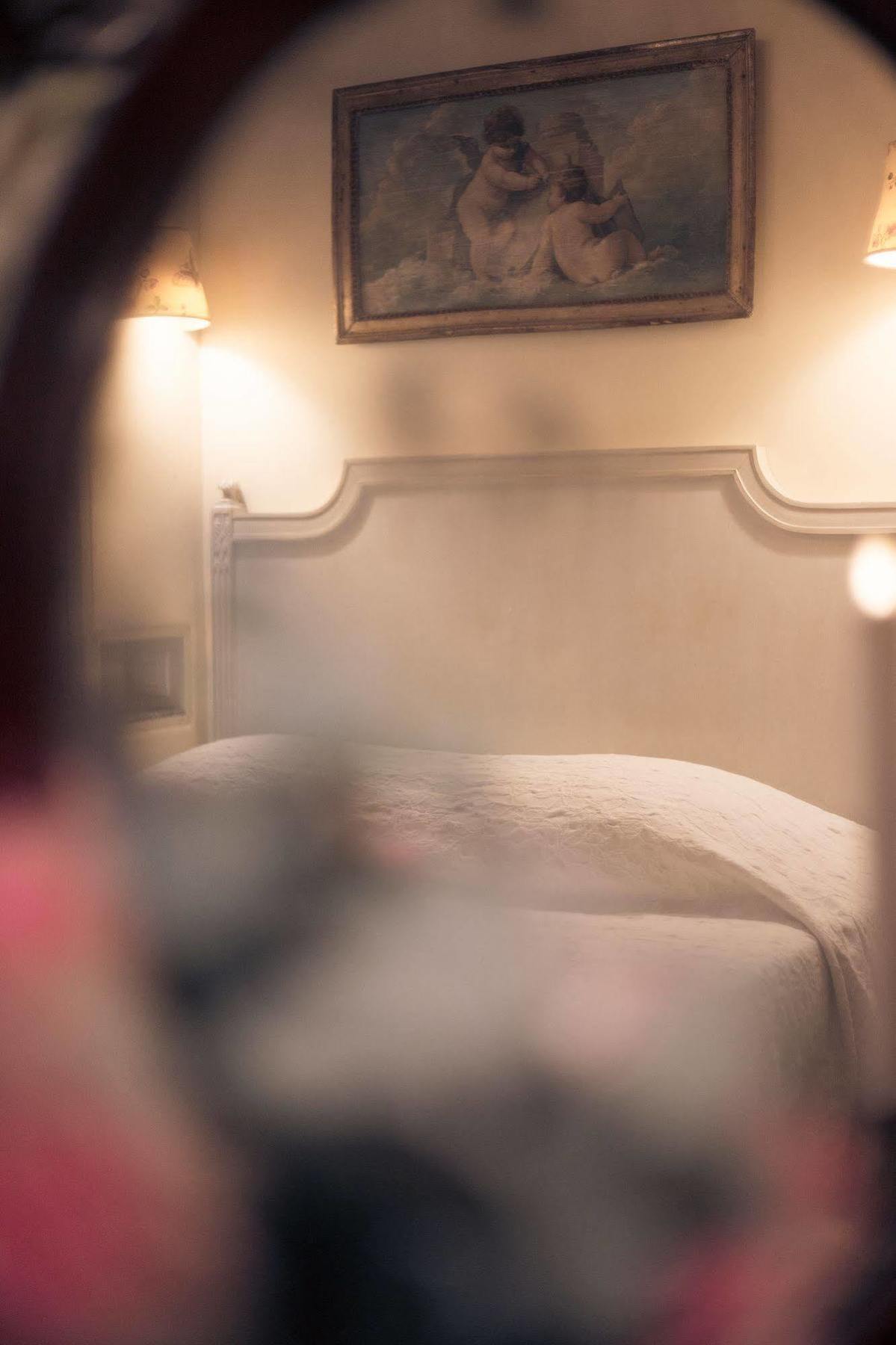 Hotel Caron De Beaumarchais Paris Dış mekan fotoğraf